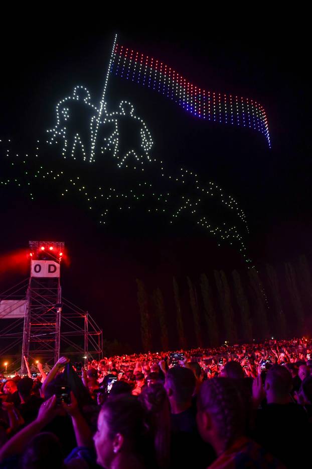 Scenografija dronovima na koncertu Marka Perkovića Thompsona