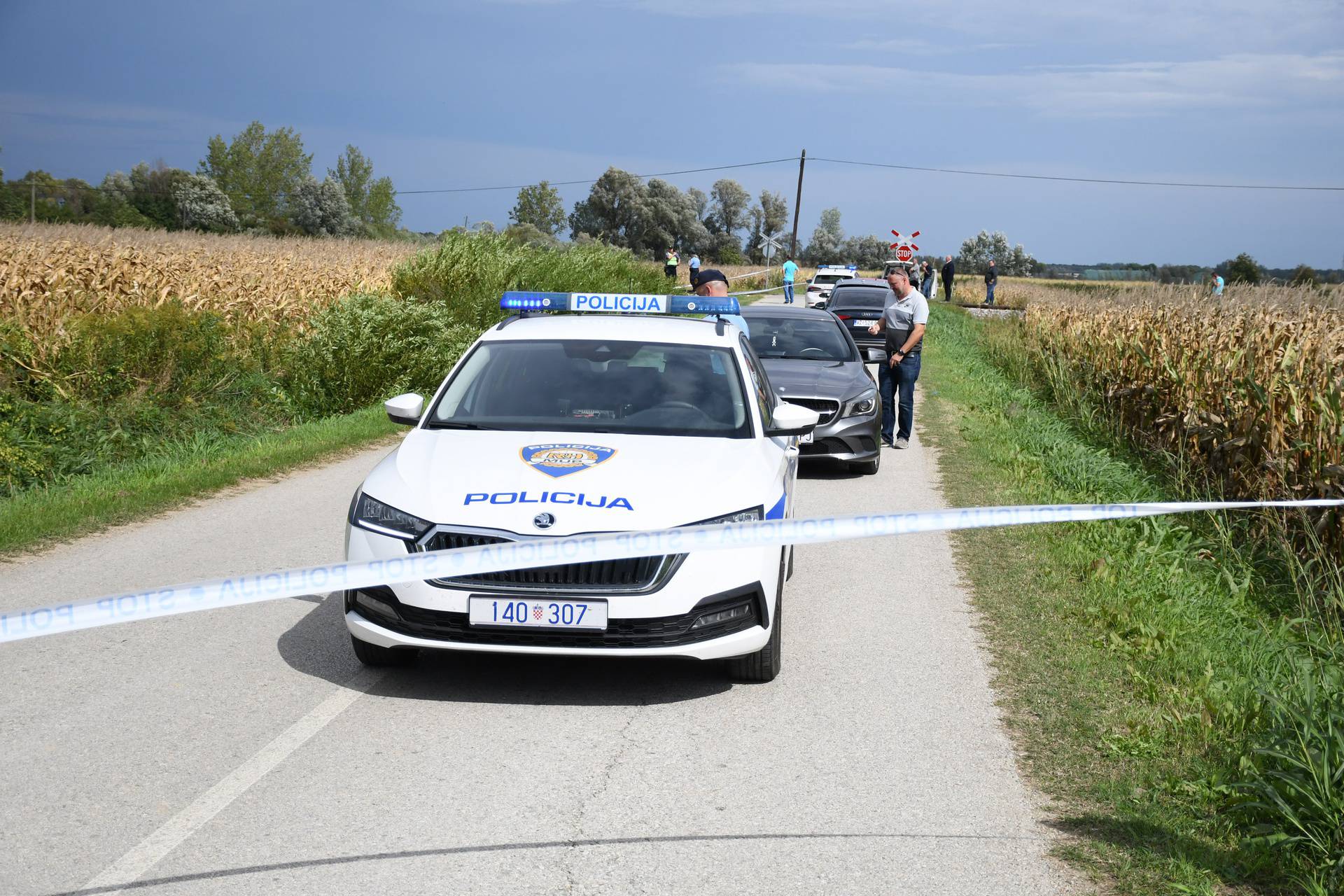 Bolfan: Žena i dvoje djece poginuli u naletu vlaka na automobil