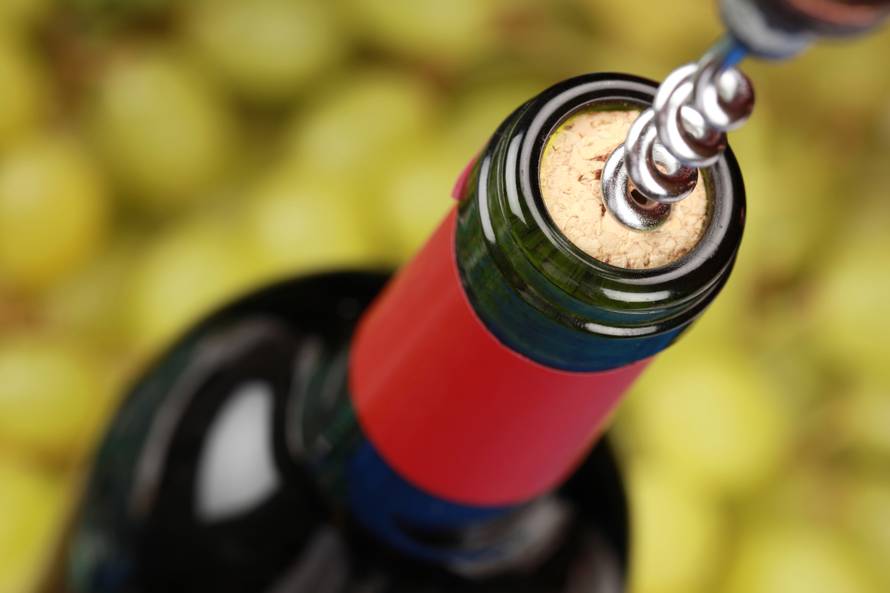 10 najčešćih mitova o vinima: Uz što se piju, koliko hladna...