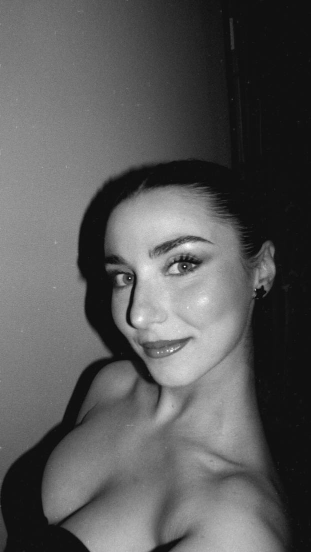 FOTO Zbog nje bi svi u zaleđe. Tange i zastavica su joj rekviziti