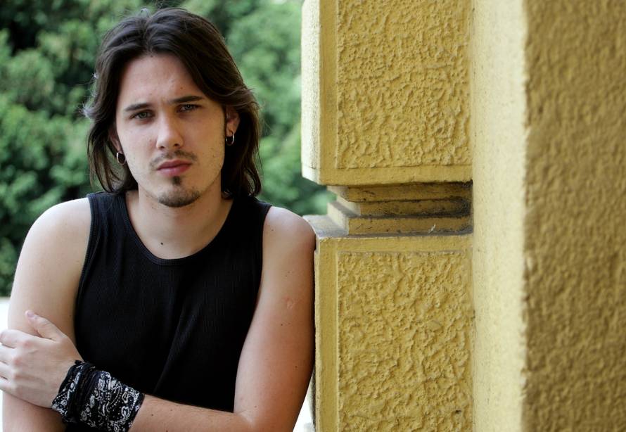 Požega: 4.6.1992. Ro?en pjeva? Dino Jelusi?