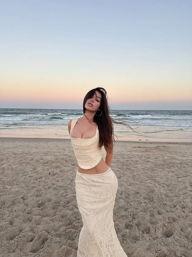 FOTO 'Nije lako imati velike grudi – žene su ljubomorne i ostavljaju zlobne komentare'