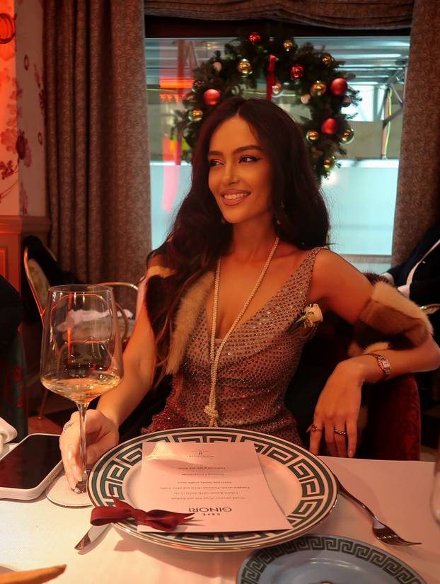 FOTO Obje su joj ispale. Tuga za najljepšu voditeljicu Lige prvaka