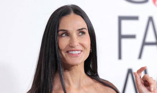 Ne priznaje da je imala estetske zahvate, ali je Demi Moore za ljepotu dala 250.000 funti...?