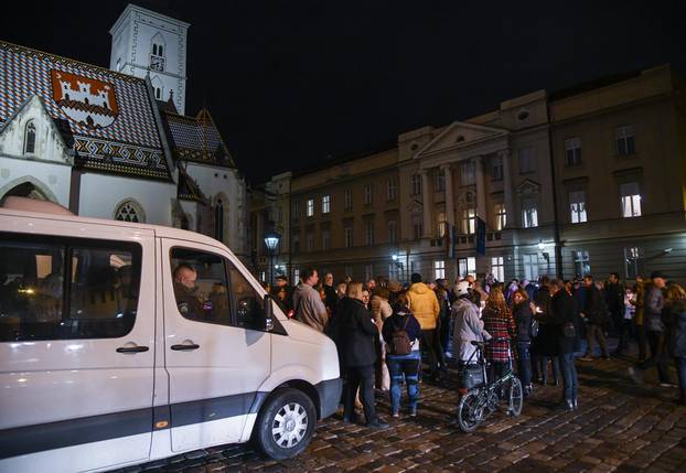 Zagreb: Na Trgu svetog Marka održan je prosvjed zbog sve strožih epidemioloških mjera