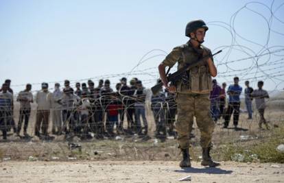 Turska će zatvoriti granicu: Iz Sirije ušlo 130.000 izbjeglica 