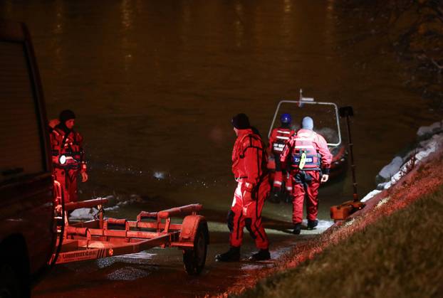 Zagreb: Zbog loših vremenskih uvjeta obustavljena potraga u rijeci Savi