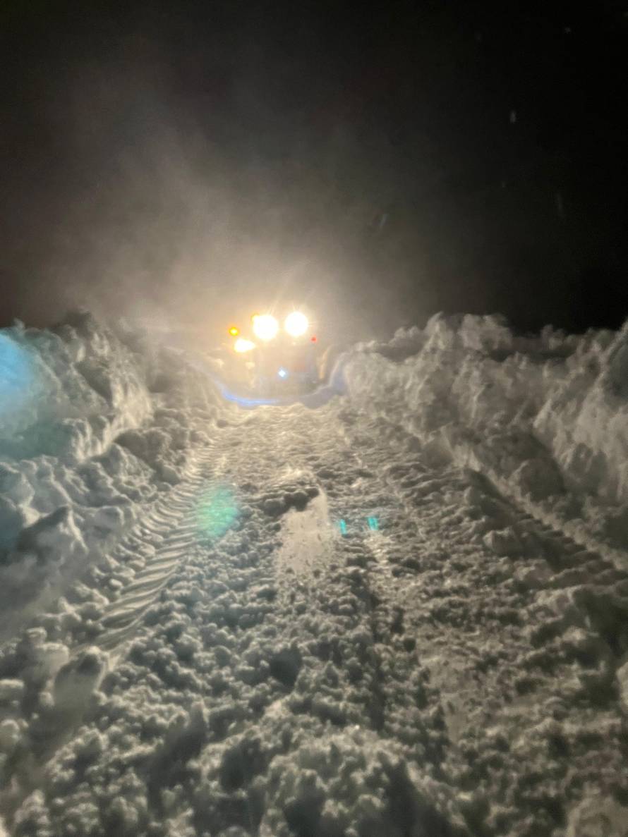 VIDEO Drama u Lici: Vatrogasci spasili 48 ljudi iz snježne oluje!