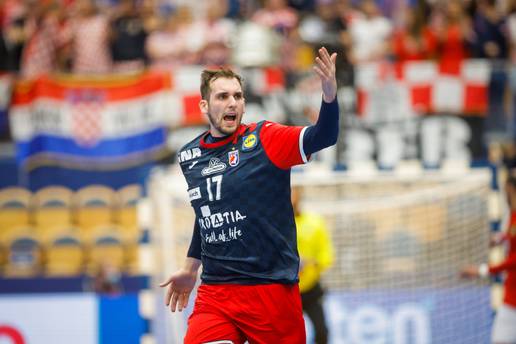 &Scaron;ok iz Njema&ccaron;ke: Srebrni Josip &Scaron;arac bori se s te&scaron;kom bole&scaron;&cacute;u