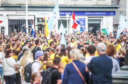 Zagreb: Vjerska procesija "Antunovski hod za mlade" stigla do Trga bana Josipa Jelačića