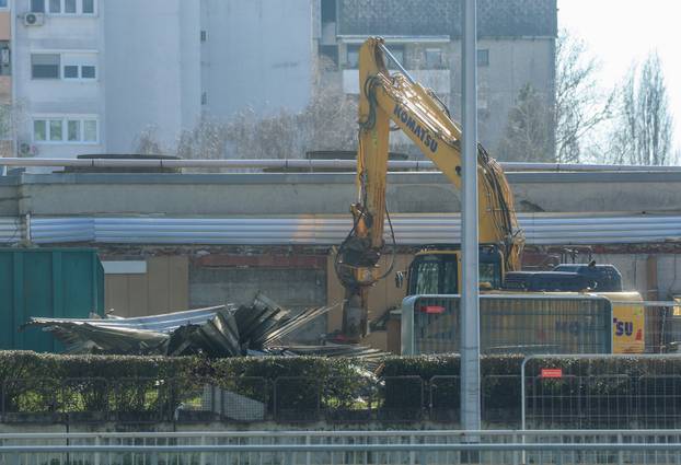 Zagreb: Bageri ruše popratni dio Vjesnikovog nebodera