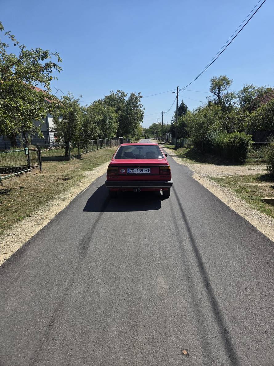 VIDEO 'Izdala' ih skakaonica: Oduševili skokovima s Jette, a na putu s Vira ostali su u kvaru