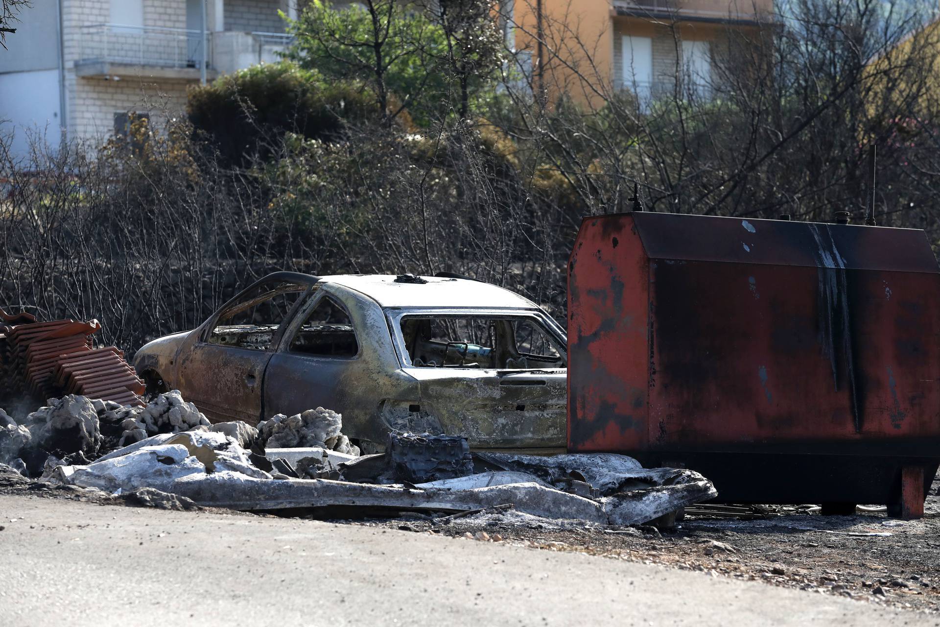 Apokaliptične scene dan nakon velikog požara  kod Grebaštice