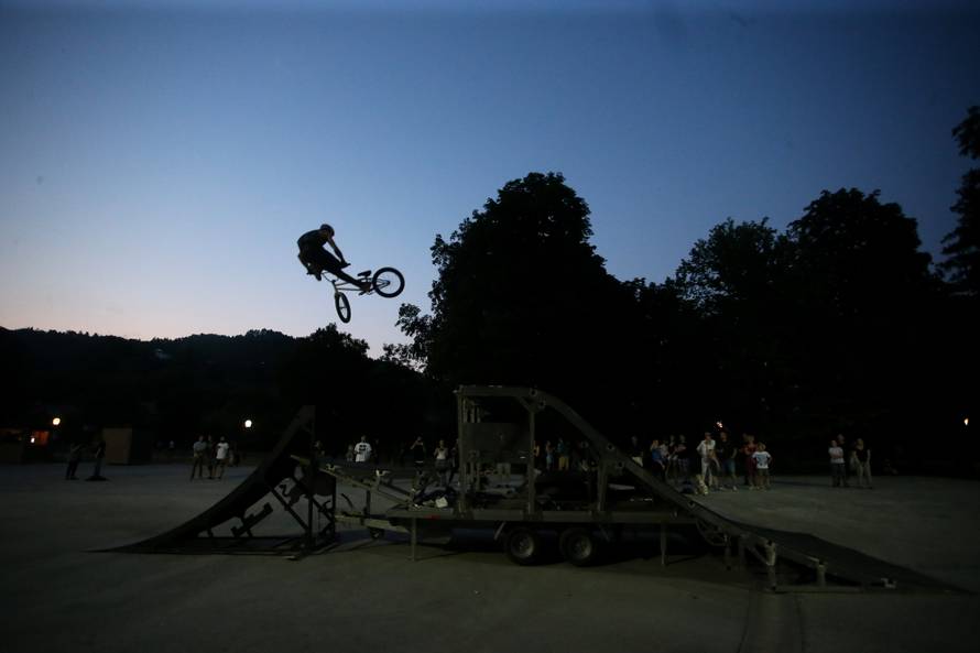Žestoki pool party u Samoboru uz Mercedes-Benz A-klasu