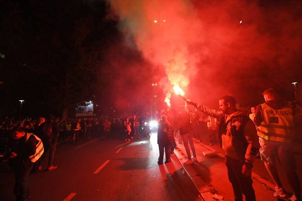 Veliki broj građana u Novom Sadu, dočekuje studente
