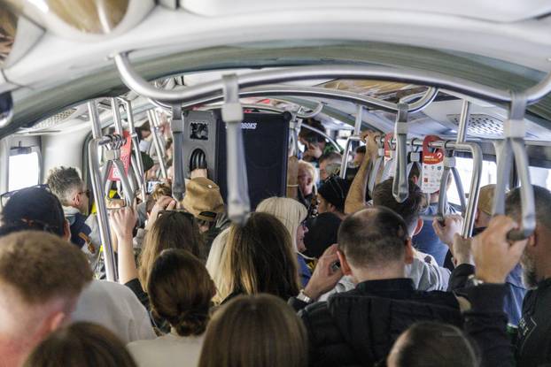 Zagreb: Dubioza Kolektiv novu pjesmu najavila u tramvaju