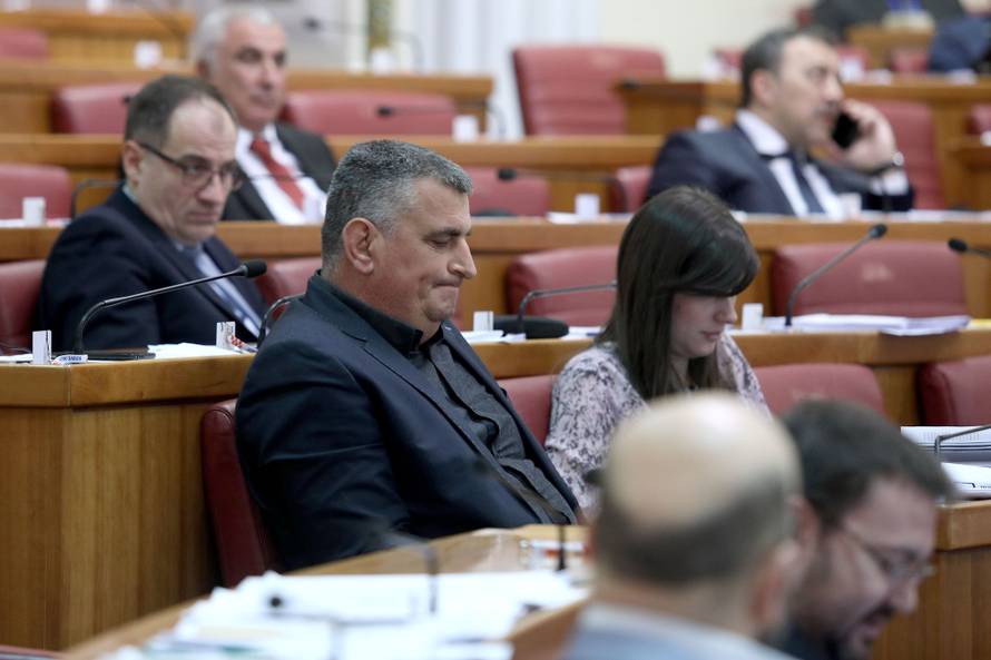 Zagreb: Zastupnici u Saboru raspravljali o privatizaciji INA-e