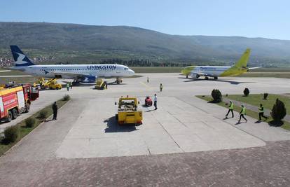 Policija istražuje tko laserima ometa avione iznad aerodroma