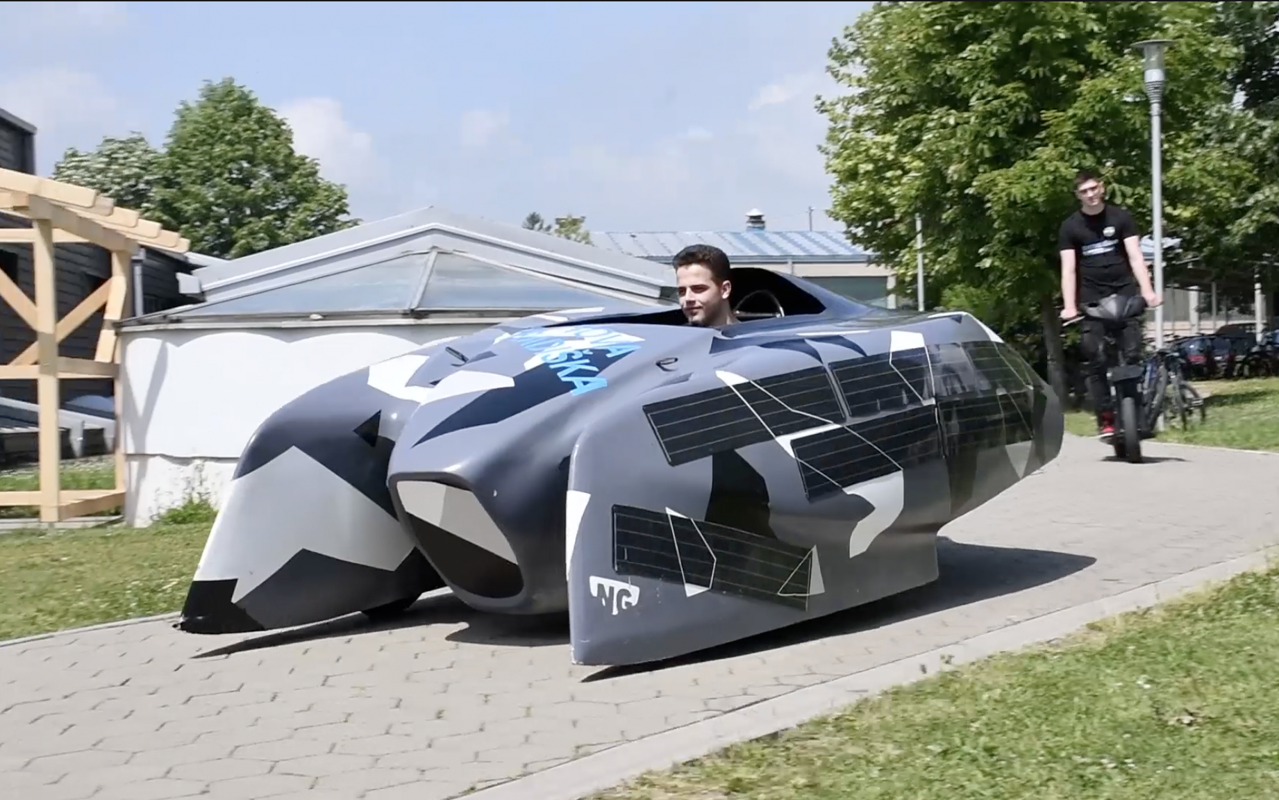 VIDEO Učenici iz Nove Gradiške napravili solarni 'Batmobile', lasersku harfu, rover za mine...