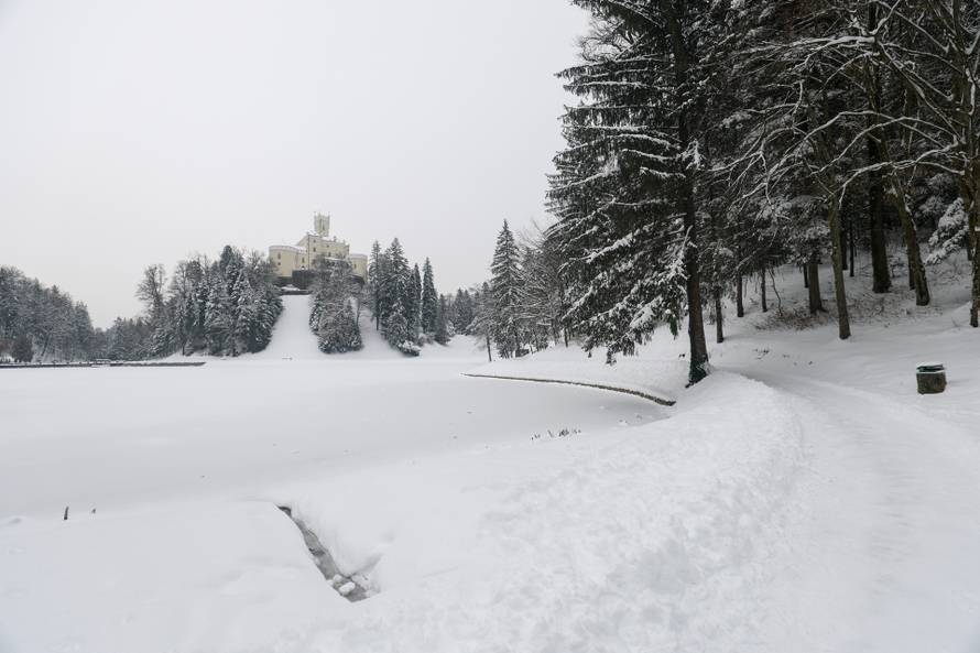 Trakošćan: Zaleđeno jezero Trakošćan stvara magičnu zimsku sliku