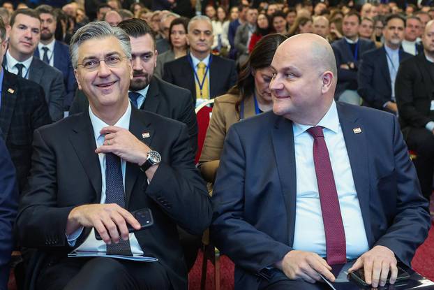 Zagreb: Konferencija "Gospodarski dijalog: Investicije, inovacije i industrija"