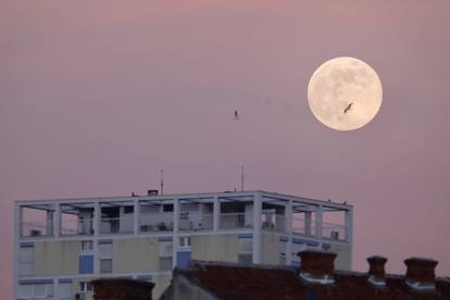 Split: Prvi ovogodišnji puni Mjesec obasjao grad