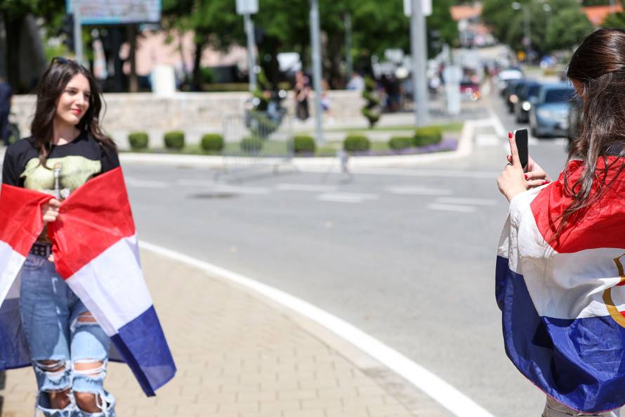 Brojni obožavatelji na ulicama Sinja uoči Thompsonovog koncerta