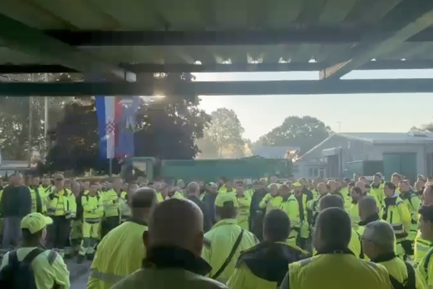 Radnici &Ccaron;isto&cacute;e u &scaron;trajku