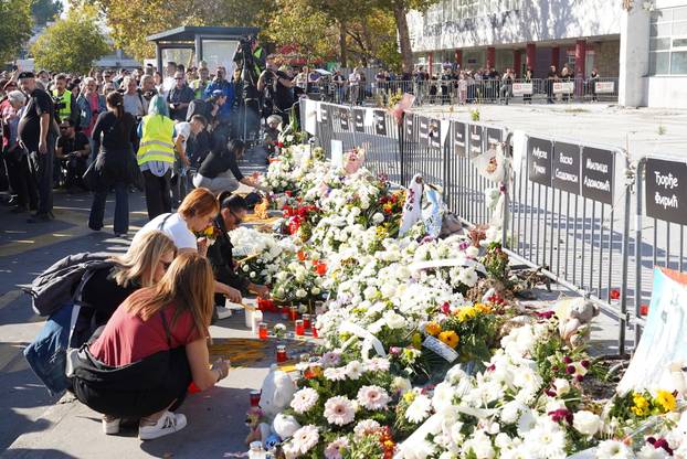 Novi Sad utihnuo na 16 minuta za sve poginule u nesreći u padu nadstrešnice