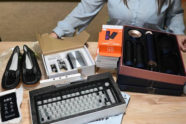 Zagreb: King Colis, otvranje misterioznih paketa