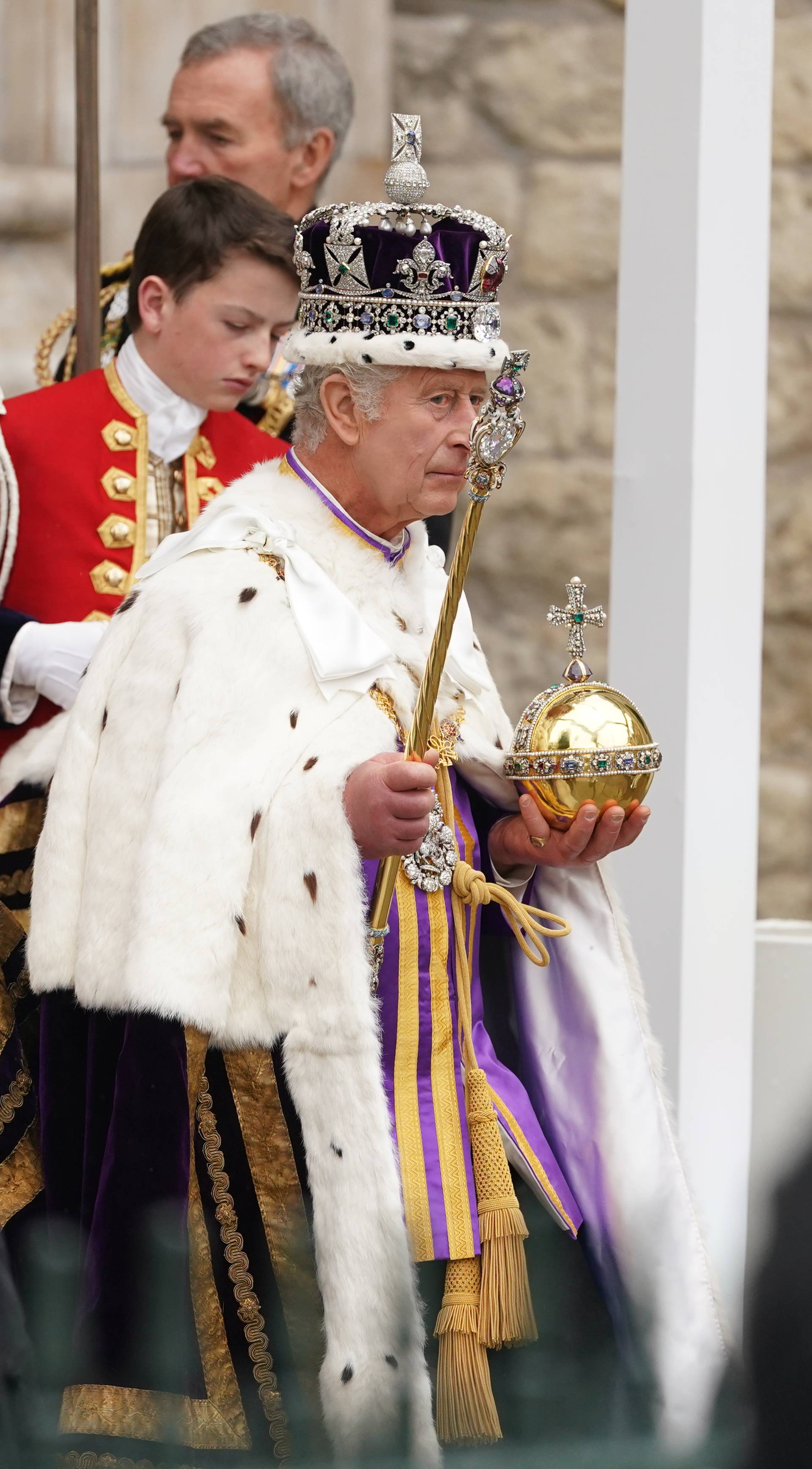 Kralj  Charles III. nakon krunidbe odlazi u pala?u 