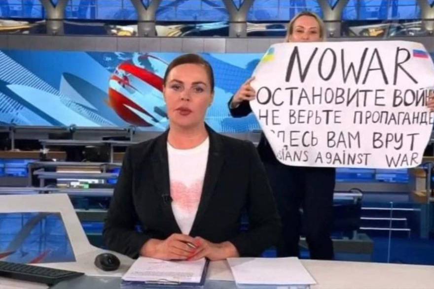 Ruska novinarka osuđena u odsutnosti na 8 i pol godina zatvora zbog plakata 'lažu vam'