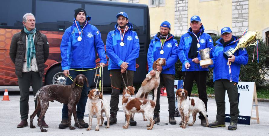 Ukrajinska himna orila se u Zadru zbog jednog - psa. Rančo je najbolji ptičar u Europi...