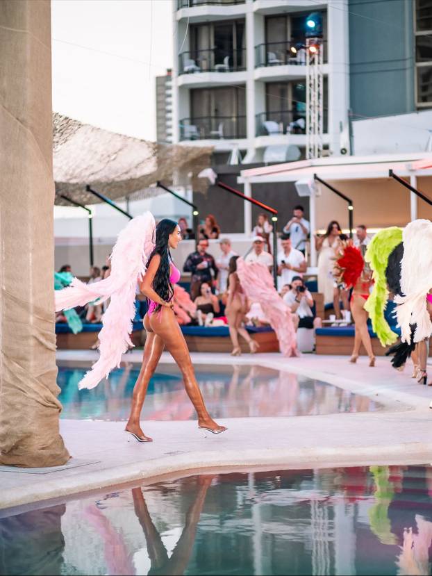 FOTO Ima top tijelo i tajnim poslom zarađuje bogatstvo: 'Ne tražite me novac, nađite posao'