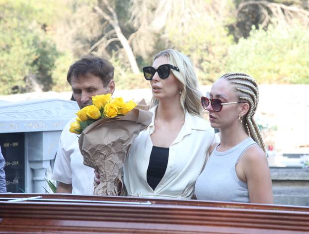 Rogoznica:Posljednji ispraæaj Ivice Karabatiæa, oca Ave Karabatiæ. 