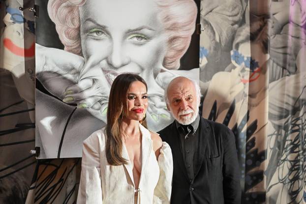 Zagreb: Severina posjetila otvorenje izložbe Dimitrija Popovića