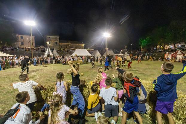 Otvoren je  13. Srednjovjekovni festival u Svetvinčentu