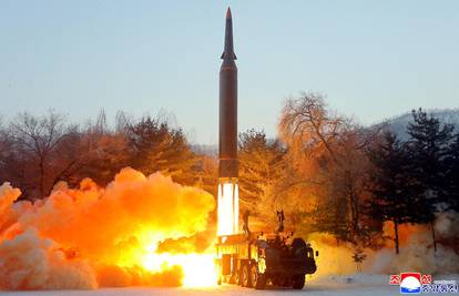 Sjeverna Koreja je lansirala "napredniju" raketu nakon hipersoničnog testiranja