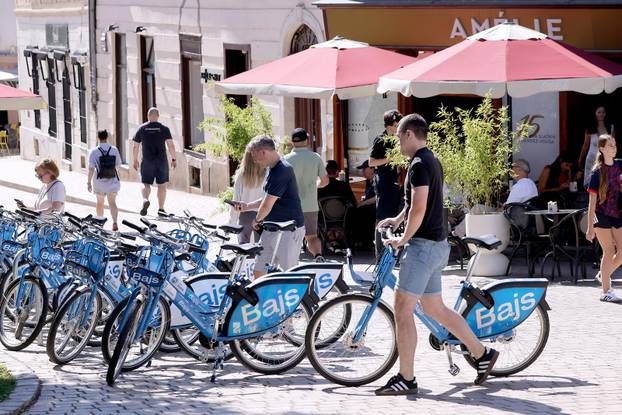 Zagreb: Godinu dana Bajsa