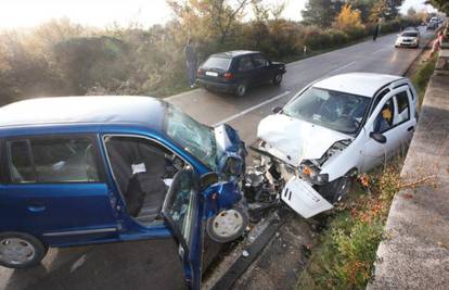 Zadar: Sudarila se dva auta, vozač (44) je teško ozlijeđen