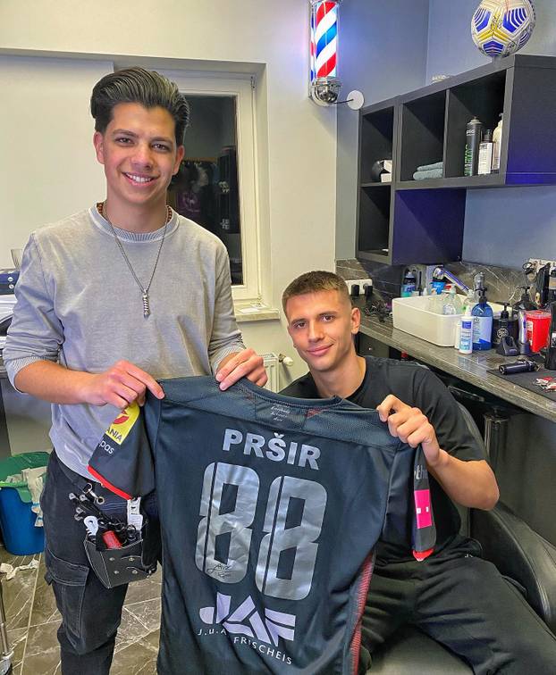 FOTO Tko je brijač 'vatrenih'? Uspio je nagovoriti Modrića na promjenu: 'Perišić? Boljelo me'