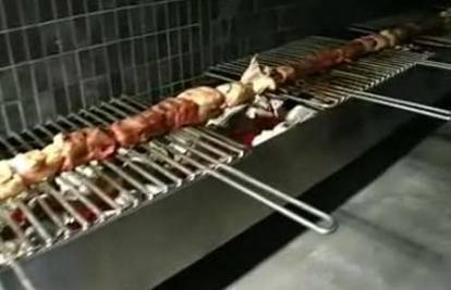 Napravili najveći kebab na svijetu težak 7kg i dug 3m 