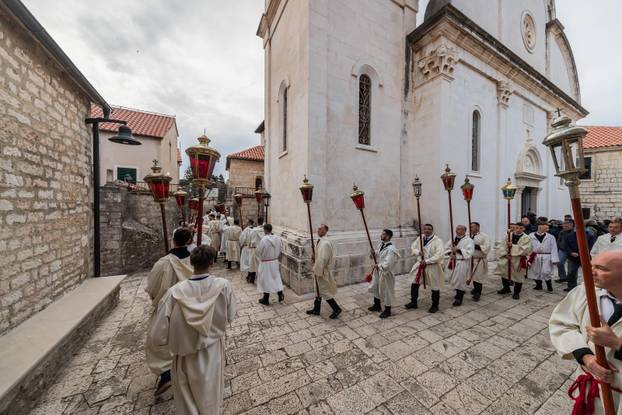 Završena procesija Za križen na Jelsi 