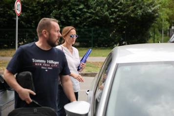 Zagreb: USKOK-ovi istra&zcaron;itelji izlaze iz prostorija HOO-a