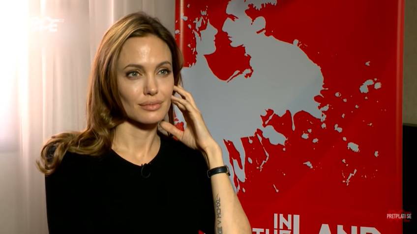 Angelina Jolie se vraća bivšem? Uhvatili ju kako ulazi u njegovu zgradu, u ruci držala bocu vina