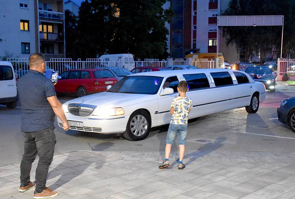 FOTO Svadba u Požegi o kojoj se priča: Mladenku darivali zlatom i eurima, plesalo se do zore...