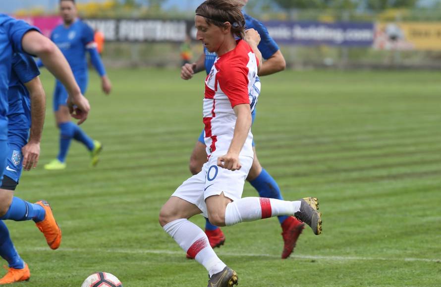 Prijateljska utakmica Hrvatske nogometne reprezentacije i NK OmiÅ¡ povodom 100 godina istoimenog kluba