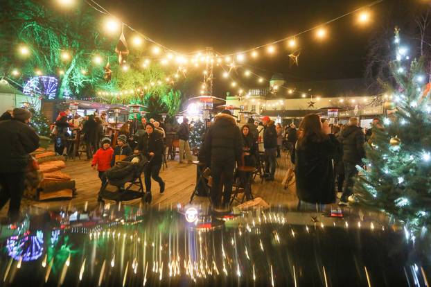 Karlovac: Sve?ano otvoren Advent