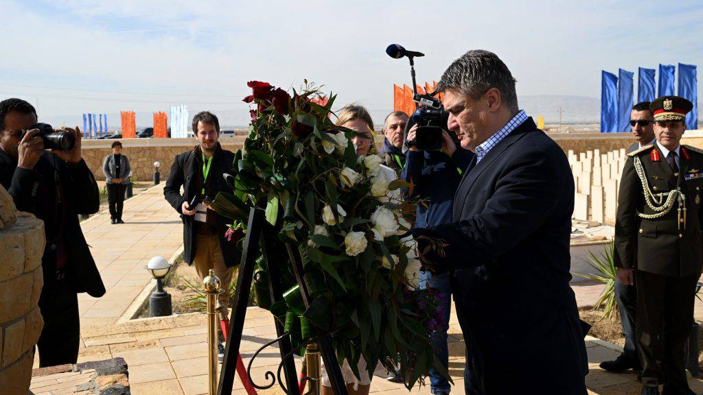 Zoran Milanović na spomen groblju hrvatskim izbjeglicama: El Shatt me se duboko dojmio