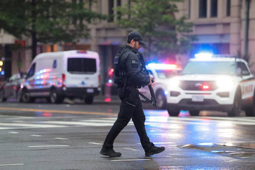 Alleged gunshots heard nearby, at the White House in Washington